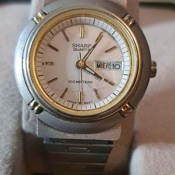 🦋10/$20🦋 Sharp Silver/Goldtone Stainless Steel Date Women's Watch - Picture 1 of 4